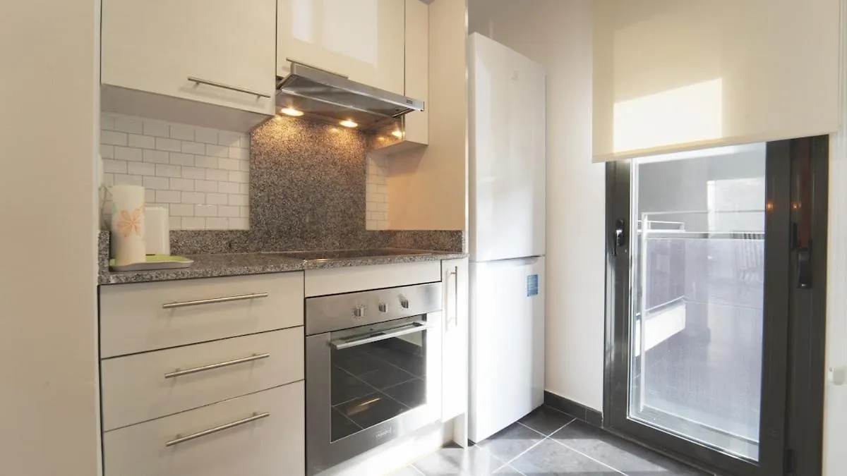 Seahomes Vacations - Beachside Apt With Pool Lloret de Mar 0*,  España