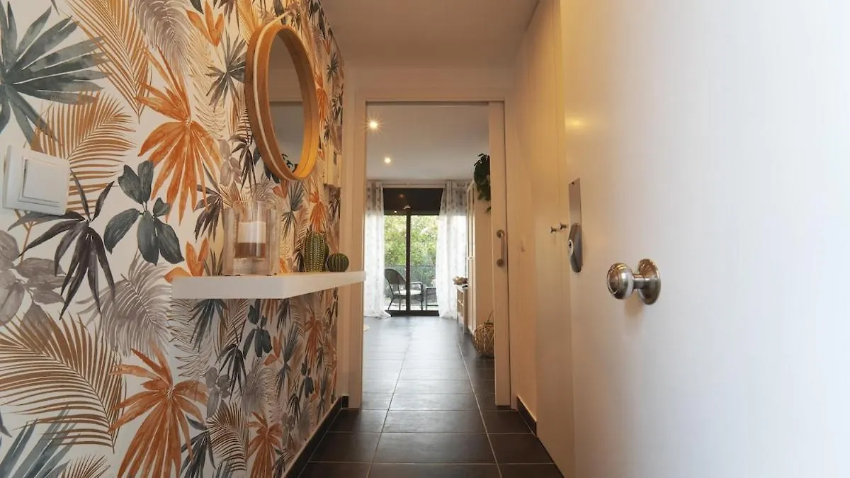 Seahomes Vacations - Beachside Apt With Pool Lloret de Mar