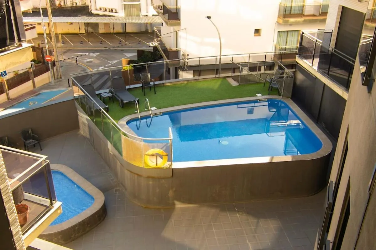 Seahomes Vacations - Beachside Apt With Pool Lloret de Mar Apartamento