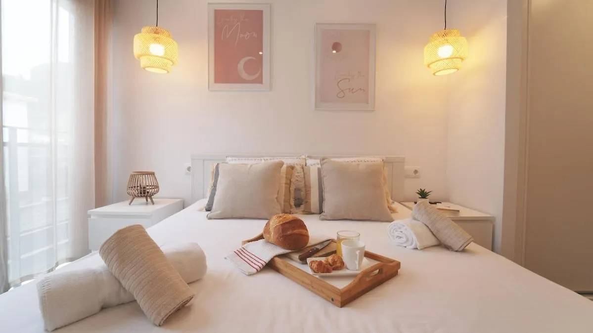 Seahomes Vacations - Beachside Apt With Pool Lloret de Mar España